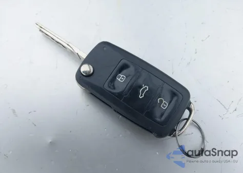 2015 Volkswagen Passat 1.8T S z USA, uszkodzony, nr VIN 1VWAT7A37FC074064